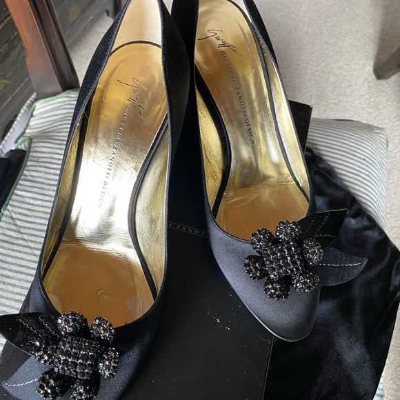 Giuseppe Zanotti black satin heels - great condition! Size 38 - Picture 3 of 5
